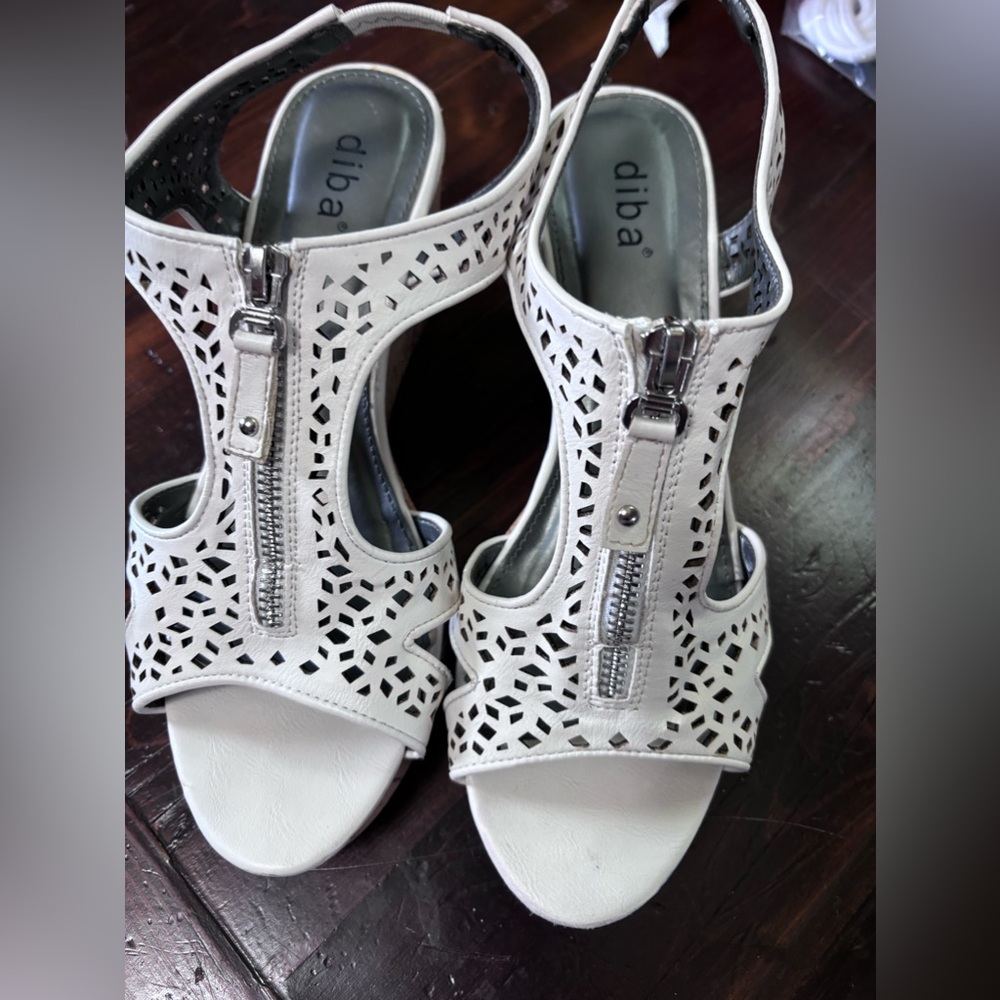 Diba white wedges, cute white shoes, size 8 great condition